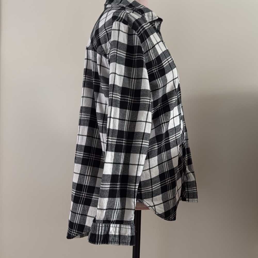 GAP black & white 100% cotton flannel button up in size Large - Picture 3 of 9